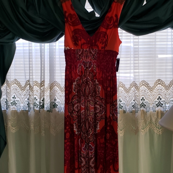 Bisou Bisou Dresses & Skirts - Bisou Bisou Maxi Dress Bisou Bisou Dresses & Skirts - Bisou Bisou Maxi Dress
